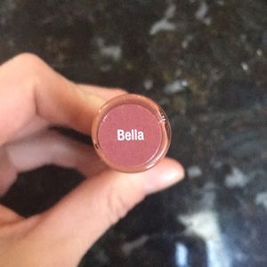 Bella lipsense